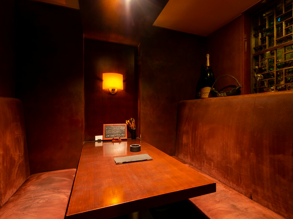 竪町商店街の一本路地に入ったところにある、大人の隠れ家バー