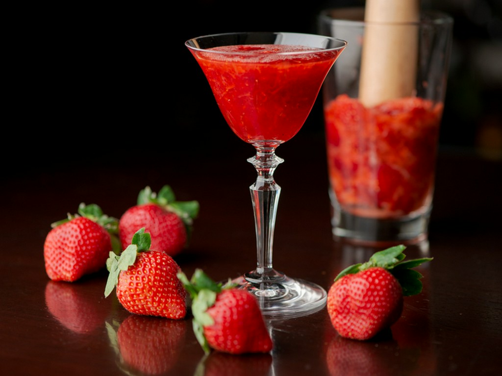 季節のフルーツを使った、フレッシュなフルーツカクテルが人気