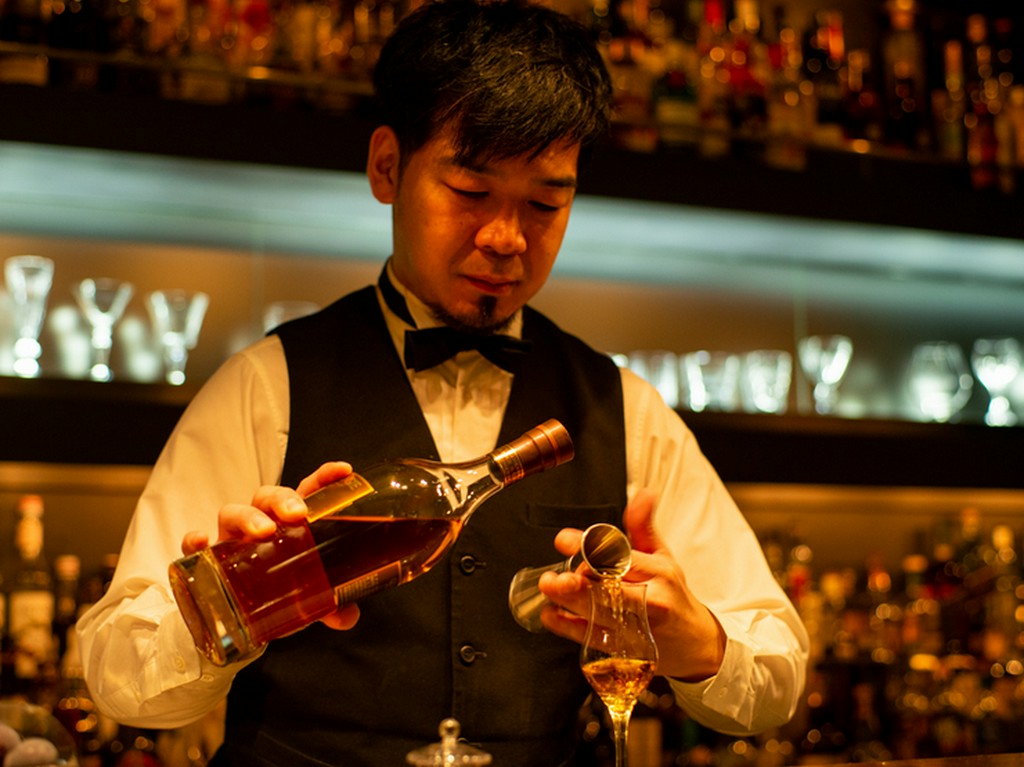 オリジナルカクテルを飲みながら過ごす、至福の時間