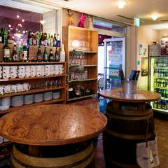 仕事帰りに一杯いかが。気軽に利用できる立ち飲みスペース