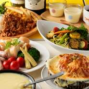 「テーブルの上で世界旅行を」をコンセプトに、世界中のローカルフードが用意されています。併設するホテルに滞在した海外からのお客様に教えてもらったという「本場のレシピ」でつくる料理が絶品です。