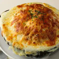 巨大ハンバーガー入りグラタン『パリセジーニャ』