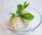 グループ会社東北牧場と鎌倉のジェラート店
GELATERIA SANTIさんのコラボ商品！
まるで抹茶の様な後味！