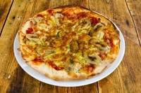 ＜スウェーデン料理＞
世界ではスウェーデンスタイルピザというジャンルが確立されているほどはピザが定着していて、その中でも圧倒的に人気なピザがバナナとカレーをトッピングしたピザなのです！