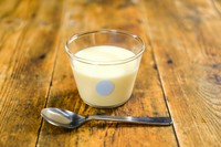 ＜当店オリジナル＞
農薬、化学肥料を一切使用せずに循環農法で育てた鶏卵を使った当店自慢の完全無添加プリン。甘味には厳選はちみつを使用。青玉は濃厚でコクのあるしっかりとした味わいです。