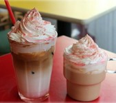 サクラカフェのサクララテ。ありそうでなかったサクラカフェの特別メニュー!