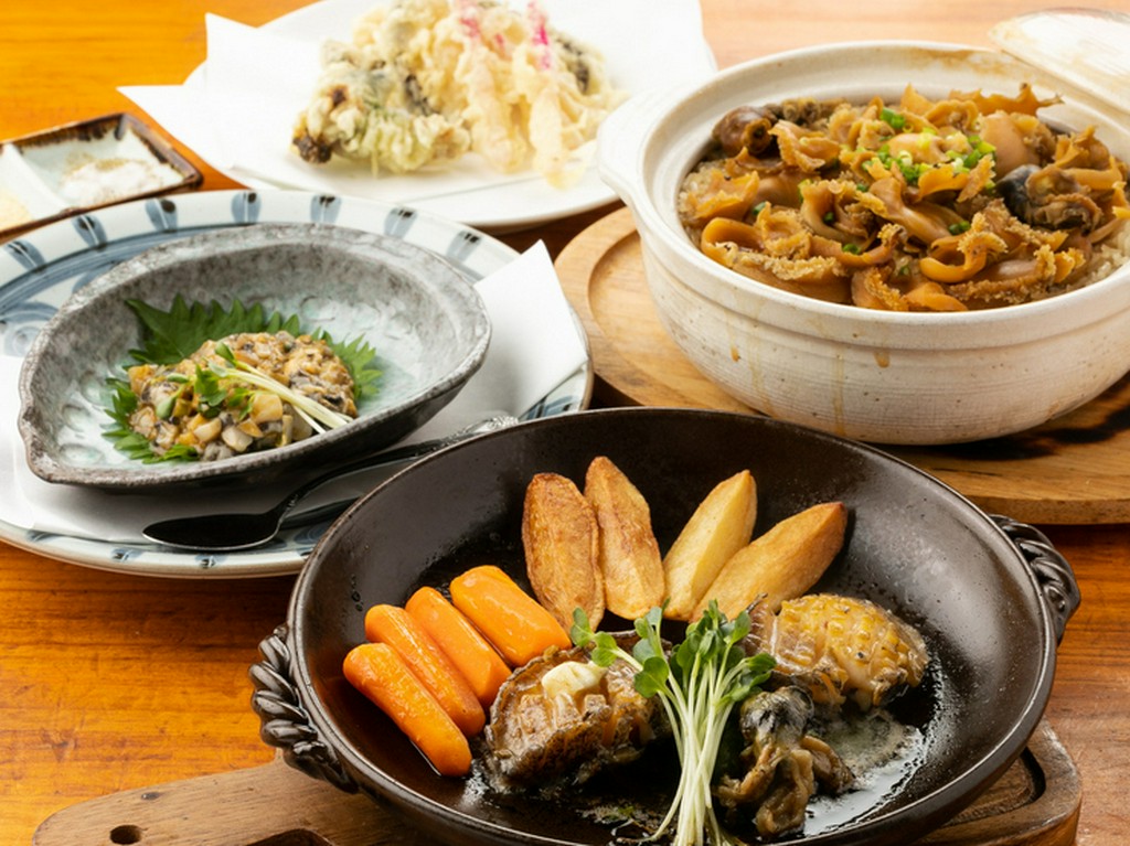 他店ではあまり目にすることのない、多彩なアワビ料理が揃います