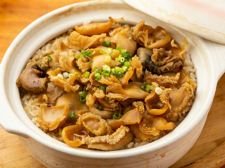 ご飯にしっかりとアワビのだしが染み込んだ『あわびごはん』(2人前)