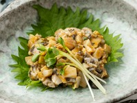 コリコリとした食感は硬すぎず、絶妙な歯ごたえの『あわびのなめろう』