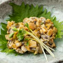 コリコリとした食感は硬すぎず、絶妙な歯ごたえの『あわびのなめろう』