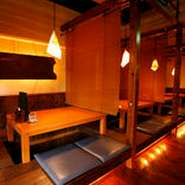 マニュアルをあえてつくらず、「ロボットのような接客」にならないような人間味を活かした接客が魅力です。スタッフそれぞれの「味」を感じられます。ゲストとのコミュニケーションと、距離感をを大切にしています。