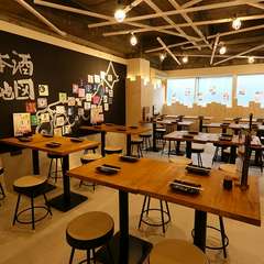 最大で100名入る広い店内は大人数での宴会や二次会にピッタリ