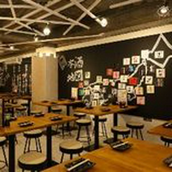 エンターテイメント性も兼ね備えた店内で、“楽しく”過ごす