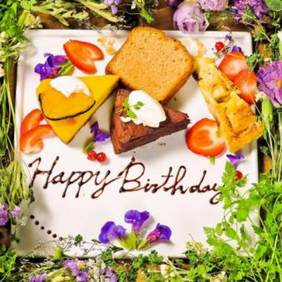 誕生日・記念日にはメッセージ付プレートをご用意いたします