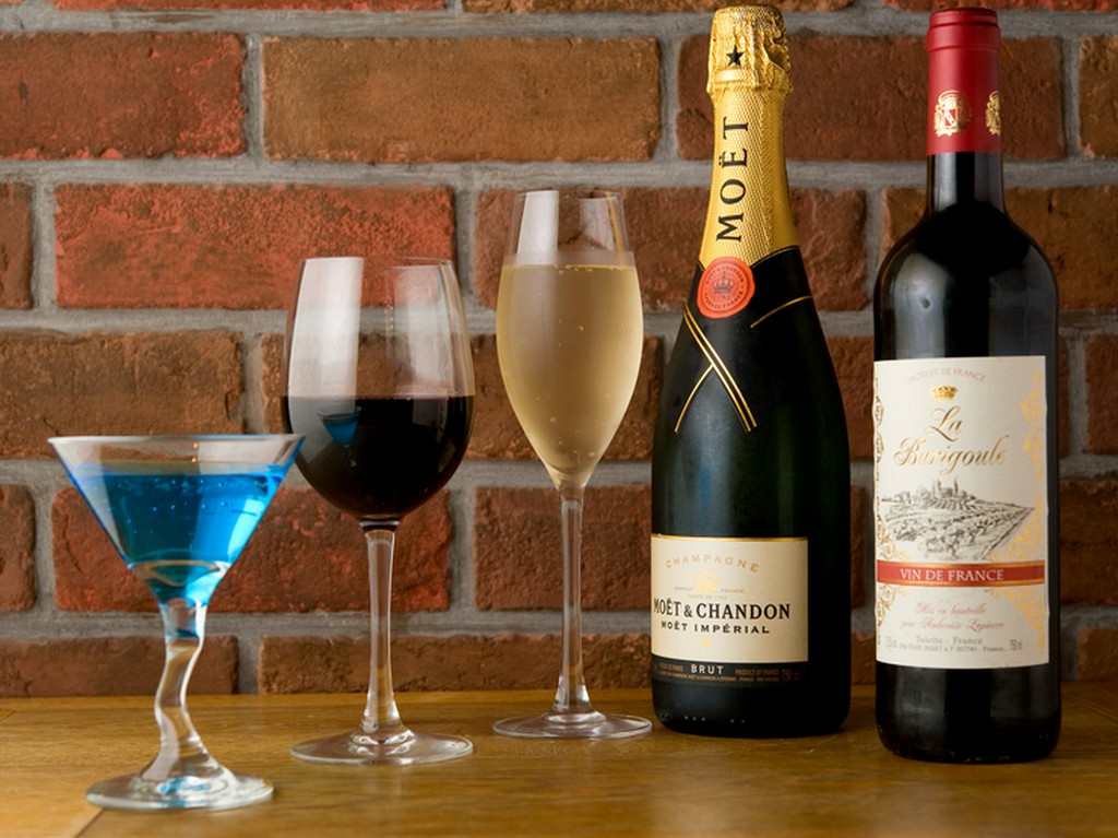 お茶やお酒だけでの利用もでき、ドリンクの種類も豊富