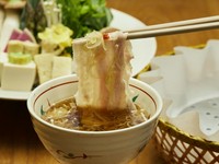 こだわりのお出汁でお召し上がり頂く、当店名物の「出汁しゃぶ」。