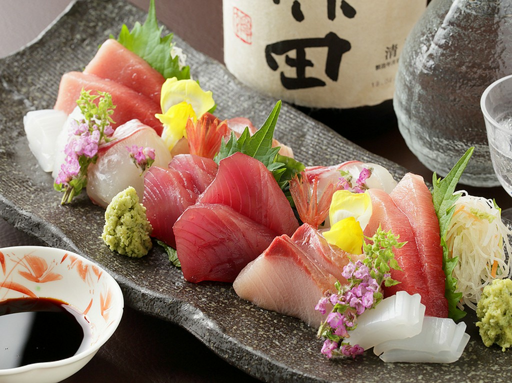 鮮魚店から仕入れる厳選された旬魚を使用した『造り盛合せ』※画像は二人前です。