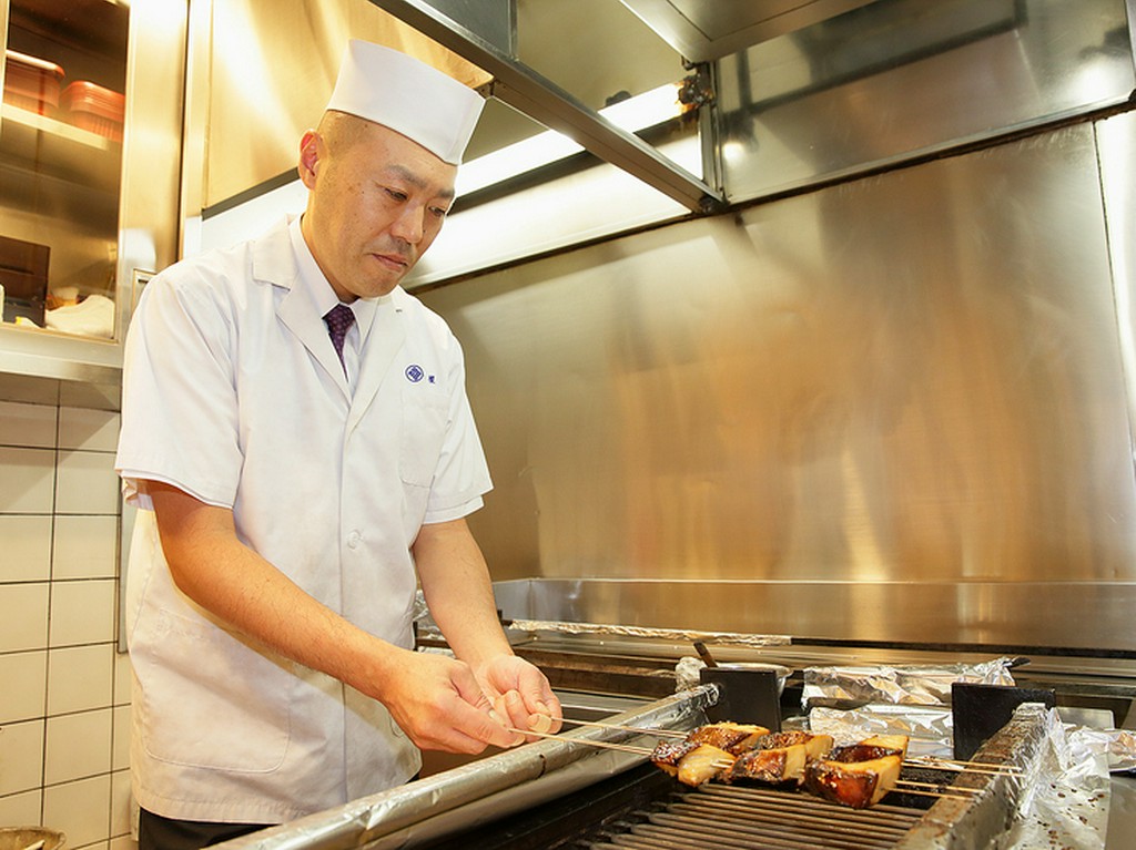 食事の時間を楽しく過ごせるよう、心尽くしのおもてなしを提供