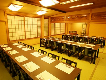 少人数から最大60名まで利用可能な個室を完備。各種宴会に最適