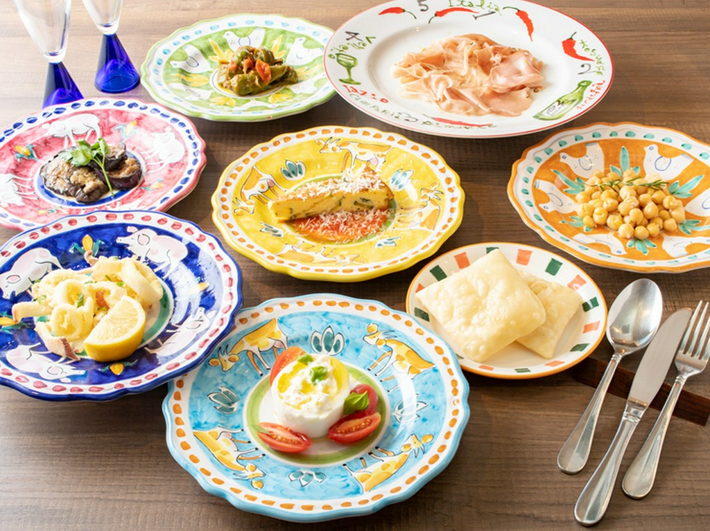 A　彩り豊かな料理を少量ずつ楽しめる前菜セット『プーリア式アンティパスティ』