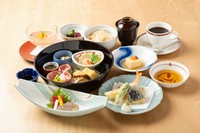 先付、造り、天ぷら、桶盛、季節の炊き込みご飯、香物、味噌汁