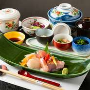 前菜三種、茶碗蒸し、造り盛合せ、ご飯、香物、味噌汁