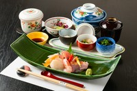 前菜三種、茶碗蒸し、造り盛合せ、ご飯、香物、味噌汁