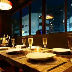 充実の飲み放題と絶品肉料理を囲む、大満足の宴会