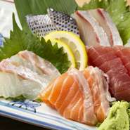 ～「Fuku浜金」の看板メニューである厚切りてっさと特製ダレ食べる焼きふぐは他では食べられない逸品です～
