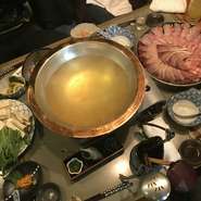 極上の天然食材と季節の野菜で鍋料理コース
国産あんこう鍋コース税込み9720円
天然ブリしゃぶコース税込み10800円
極上ノドクロ鍋コース税込み12960円