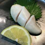 最高級の食材をシンプルに最高の美味さの追求します。足す料理から引く料理へ！
珍しい極上のボラ白子や本鮪カマ焼き、特大フジツボ、懐かしい鯨の竜田揚げ、美味しいお魚野菜入荷しております。