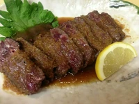 店主が当日市場で厳選したお得な旬の食材をいろいろ楽しめます。
軽い接待やお仲間とリーズナブルに