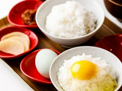 こだわり卵のたまごかけご飯　（日本）