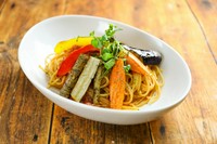 自社農園「東北牧場」の無農薬野菜を使ったオリジナルタコライス
