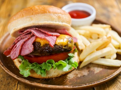 パストラミビーフチーズバーガー