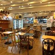 メインホール夜