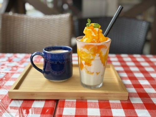 世界のドリンクやスムージも多種