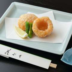 叩き過ぎず混ぜすぎず。プリプリの食感を出す、熟練の包丁技術が光る『生芝海老揚真丈』