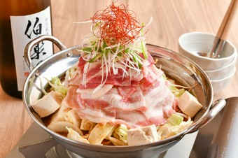 お店の看板メニューの『肉鍋』