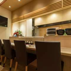 店内にはお一人様OKのカウンター席を用意