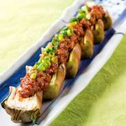 柔らかくジューシーな赤茄子を肉味噌で焼き上げます。