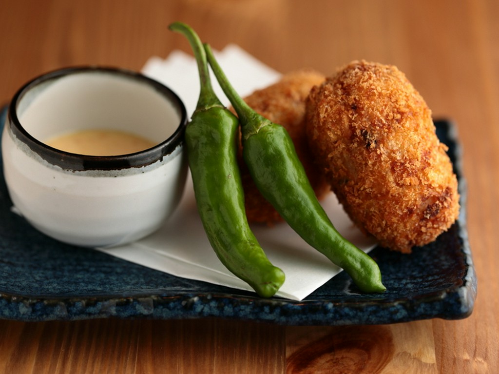 鶏軟骨のコリコリした食感が楽しい！家庭的でホッとできる『コリコリ肉じゃがコロッケ』