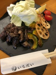 素材の旨みを逃さない『猪の炭火焼き』