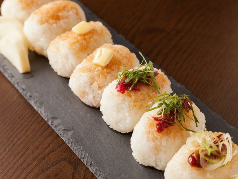 〆はこれ!香ばしさがたまらない『炭火焼きおにぎり』