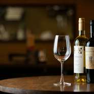 飲み放題はコースでも単品でもOK。料理とともに楽しんで