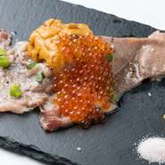 宮崎牛！極上カルビと大粒濃厚うにとプッチプチいくらをのせました