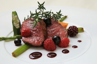 長州ジビエ団　鹿肉の低温ロースト