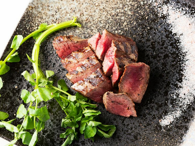 じゅわ〜っとあふれだす肉汁がクセになる『飛騨牛A5ランプ』