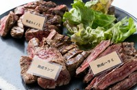 2～3人前（計300g）　3299円／3～4人前（計450g）　4599円

30日以上熟成させた本格熟成肉の盛り合わせ!!
カイノミ、ランプ、ハラミ
単品注文よりもちょい安っ!!　どれも楽しみたい方におすすめ。