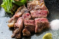 上州牛の適度なサシが一番美味しい
熟成もさせているのでしつこくなく口の中で脂がとろけます。